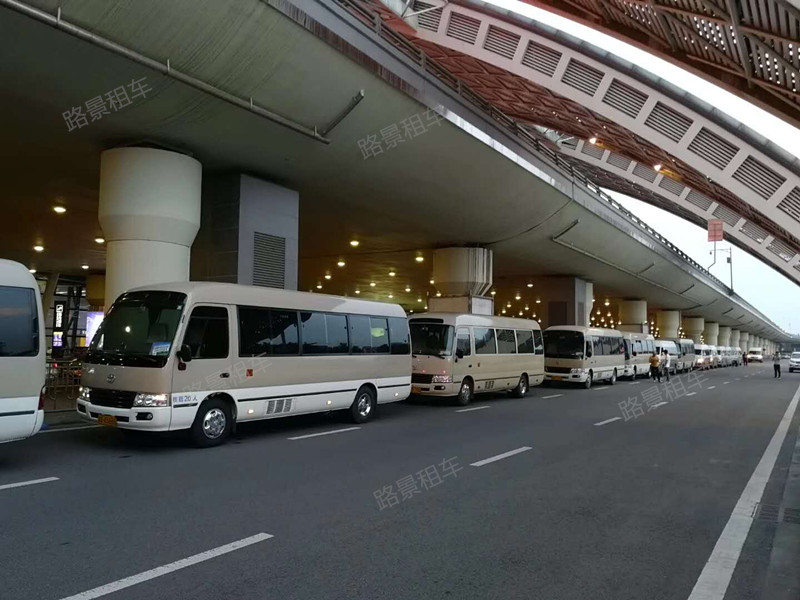 拍攝《想想辦法吧爸爸》指定商務(wù)車和考斯特用車