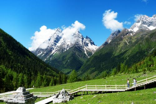 四姑娘山包車旅游